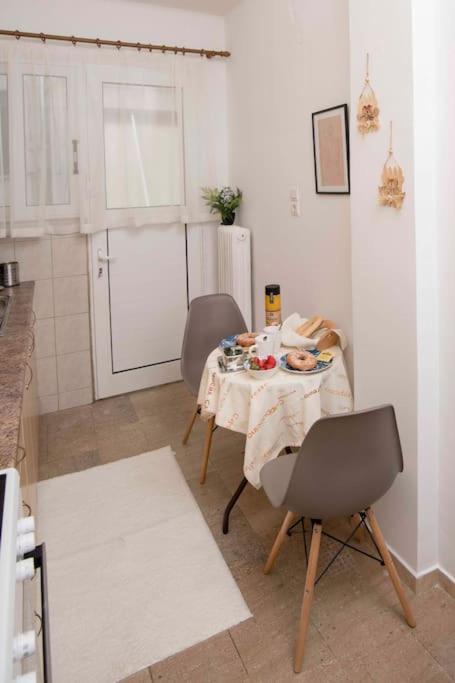 Lovely,Central, Spacious 2-Bedrooms Apartment Pireu Exterior foto