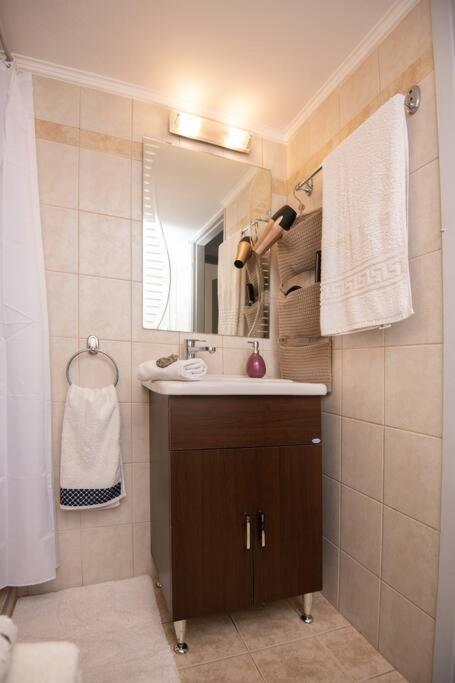 Lovely,Central, Spacious 2-Bedrooms Apartment Pireu Exterior foto